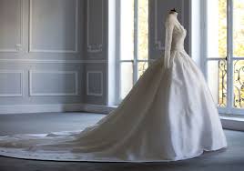 Not only that, but angelababy is also an accomplished television personality, entrepreneur, as well as a voice artist. Angelababy Marries Huang Xiaoming In Christian Dior