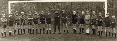 Nu kunnen we gewoon voetballen met publiek dus, zegt hij. Johan Derksen Als Beginnend Trainer Voetbalnieuws Tweenul Nl