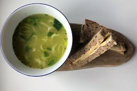 Valerie eyckmans (°1977, geel) woont en werkt in antwerpen. Worstenbrood Appelbollen In Antwerpen Vers Uit De Oven