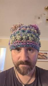 Finished this bobble hat for my friend today. Getting better with pom-poms  and it was my first attempt at doing colour work! Very proud of it 🥰