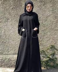 Tidak hanya mengenakan gamis model arab saja, tetapi anak perempuan pun bisa mengenakannya. 7 Inspirasi Gamis Hitam Polos Untuk Remaja Yuk Intip Popmama Com