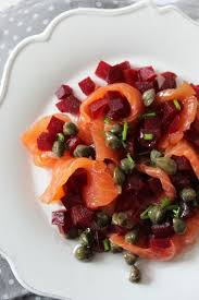 Salade De Betteraves Et Saumon Gravlax Maison Ou Saumon Fume Sauce Aux Capres Recettes De Cuisine Gravlax Betterave Salade