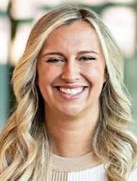 Laura Darrow's Instagram, Twitter & Facebook