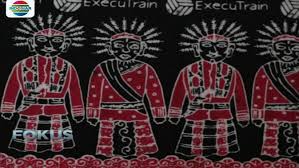 Warna emas yang digunakan pada beberapa ornamen melambangkan kemewahan dan keagungan dan warna merah melambangkan kehidupan ataupun surgawi. Pesona Batik Betawi Di Kampung Terogong News Liputan6 Com