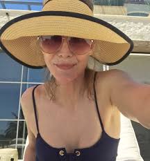 Michelle pfeiffer on 'french exit,' her new business and what she hated about the catwoman costume listen to a bonus episode of variety's new awards circuit podcast below! Michelle Pfeiffer Wows With Swimsuit Body At 62 Hello