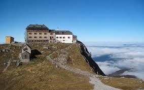 The cabin below the e wall. Bergtour Auf Den Watzmann Uber Watzmannhaus Realitymaps