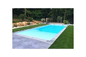 Découvrez la piscine coque polyester de forme rectangulaire. Piscine Paques Kit Piscine Coque Polyester Avec Plage Et Escalier Immerge