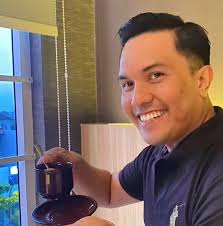 Yuna Elsa Adrian updated their cover photo.