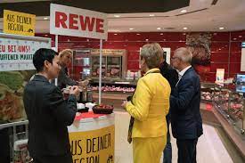 Peter macht auf das fenster. Rewe Strelow Macht Die Mega Welle Supermarkt Inside