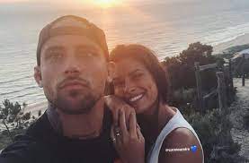 Vitor kley vai cantar escondido no disfarce do camaleão. Namoro Assumido Carolina Loureiro Ao Lado Do Novo Namorado No Instagram Atualidade Sapo Lifestyle