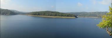 Der rurstausee erstreckt sich zwischen rurberg und schwammenauel. Rursee Region