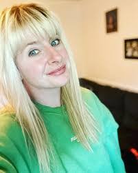 Lindsay Swan's Instagram, Twitter & Facebook