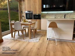 El conjunto bula consta de una mesa alta rectangular y 2 taburetes altos en color gris grafito. Encuentre El Mejor Fabricante De Mesas Pequenas De Madera Y