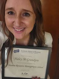 🎓 Excited to announce that I've graduated from GSB HR School, joining the  High Five 25 crew!