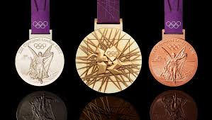 Depois de recolhidos, os equipamentos foram desmontados para que 32 quilos de ouro, 3500 de prata e 2200 de bronze fossem extraídos. Medalhas Olimpicas Londres 2012 Surto Olimpico