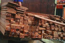 Balok kayu dari sebuah rumah pertanian tua. Material Favorit Ketahui Prakiraan Harga 6 Papan Kayu Terpopuler Di Indonesia