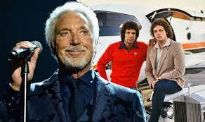 To support his young family, jones took a job working in a glove factory. Tom Jones Children Who Are Tom Jones Eagles Vine