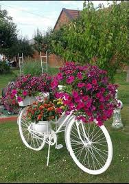 Qualche arredo per esterni, tanti fiori e piante e tutte le comodità per poter sfruttare al meglio il giardino in estate. Idee Fai Da Te Riciclo Recycle Fatto Con Amore Arredo Giardino Fai Da Te Idee Di Giardinaggio Arredamento Giardino