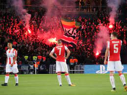 Fudbalski klub crvena zvezda), kurz roter stern (црвена звезда/crvena zvezda. Uefa Ermittlungen Gegen Psg Und Roter Stern Belgrad