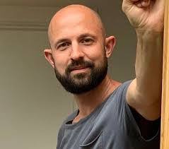 Elliot Griggs's Instagram, Twitter & Facebook