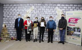 Evenimentul este organizat cu sprijinul direcţiei generale de asistenţă socială şi direcţiei de sănătate publică, în cadrul proiectului „măsuri integrate pentru o viaţă mai bună, un proiect dedicat comunităţii marginalizate situate în arealul delimitat de străzile soveja, ştefăniţă vodă, zmeurei şi badea cârţan. Eco RÄƒzeni Organizatie Necomerciala PaginÄƒ 2