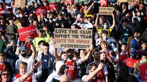 See what the players talk about over a c. Arsenal Fans Made Some Incredible Signs To Take To The Stan Kroenke Protest