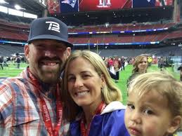 Tom brady later shared a family photo, featuring his parents, tom brady sr and galynn, and his three sisters. Julie Brady Inside The Life Of Tom Brady S Sister Naibuzz