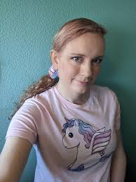 It's Trans Day of Visibility 🏳️‍⚧️🐭 But often visibility feels scary,  because of many many reasons. Please be safe, though. You are necessary.