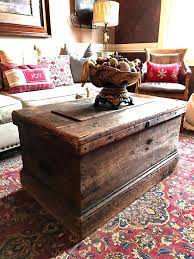 Live edge table round wood slice table tree slice table tree stump table tree trunk table round wood coffee table round end table. Antique Wood Trunk Or Chest Used As A Coffee Table In A Living Area Beautiful Rustic Farmhouse Style Chest Coffee Table Diy Wood Chest Wood Chest