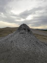 Vulcanii noroiosi din zona buzaului au fost semnalati in 1867 ca unicat pe plan national. Natura Si Geografie Vulcanii Noroiosi