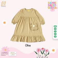 Gamis aisha daily By kinycurly Gamis daily dengan model simple dan clasy ,  disajikan dengan rempel 3 susun sehingga lebar dan sikecil mudah bergerak ,  terdapat saku dibagian kiri dg variasi crochet