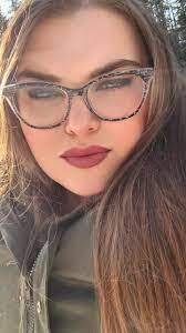 Amanda Abarca's Instagram, Twitter & Facebook