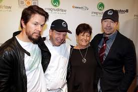 Alma wahlberg, the mother of entertainers mark and donnie wahlberg and a regular on their reality series wahlburgers, has died. Sbzl5jx0xpqygm