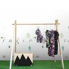 Berbeda dari jenis jemuran lain, jemuran ini memakan lahan yang cukup luas. Gantungan Pot Clothing Hanger Kayu Jemuran Baju Simple Minimalis Lancar Usaha Jaya Shopee Indonesia