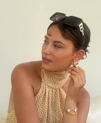 dreaming of warmer times amidst the rain 🌺 where in the world do you want  to be right now?🍍