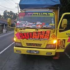 Jun 27, 2021 · peristiwa itu diketahui terjadi di jalan yos sudarso, sunter, jakarta utara pada sabtu (26/6/2021) dan sempat terekam oleh pengguna jalan lainnya yang sedang melintas di lokasi kejadian. Jual Tulisan Depan Truk Kab Lampung Barat Nida Uswah M Tokopedia