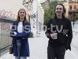 Τέσσερις εγκυμοσύνες δεν είναι εύκολη υπόθεση αλλά είναι όλη η ζωή της. Renos Xaralampidhs Agnwristos Deite To Neo Loyk Toy Logw Karantinas