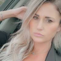 Tosha Ross's Instagram, Twitter & Facebook