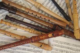 Erst im späteren verlauf der geschichte wurde der bh weiblicher und erhielt runde formen, kombiniert mit schöner spitze. Die Geschichte Der Blockflote