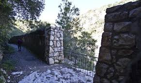 Canal Du Verdon Et Chapelle Sainte Maxime Par Provence Guide Net Verdon Gorges De Verdon Beau Paysage