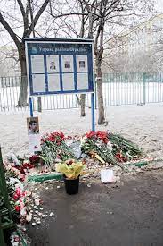 В результате нападения погибли полицейский и учитель. Strelba V Shkole 263 Wikiwand