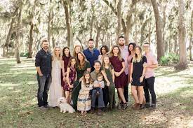 If You Are Like Me You Have Arranged Your Own Family Pictures Countless Times But Have You Ever Co Big Family Photos Large Family Pictures Large Family Photos