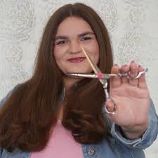 Isabel💜 Isabel has been at Salon 77 for over 6 years! She specializes in  blondes and lived in color! Book with her Monday, Thursday- Saturday!