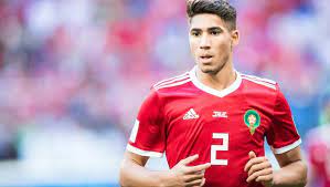 Het shirt is geheel groen en bevat op het midden de naam van het land: Bvb Leiht Teenager Hakimi Von Real Madrid Aus