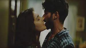 Farzi  Kiss Scene - Shahid Kapoor and Raashi Khanna | Aasmaan | film trim  - video Dailymotion
