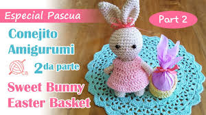 El conejo de pascua es un personaje que aparece como un conejo, que, según la leyenda, trae canastas llenas de huevos de colores y dulces a los hogares de los niños, y por ello tiene similitudes con papá noel. Eng Sub Easy Sweet Easter Bunny Part 2 Especial De Pascua Facil Amigurumi Conejo De Pascua Youtube
