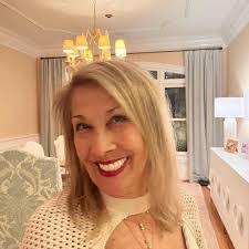 Vivian Eckert's Instagram, Twitter & Facebook