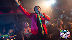 Snollebollekes werd in 2014 opgericht door rob kemps (entertainer), maurice huismans van dorpsplein tot ziggodome, van festival tot koeienstal en of het nu maandag is of koningsdag: Snollebollekes Tribute Act Bij Roadstars Stube Op Truckstar Festival 2019 Roadstars