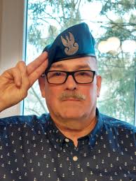 Koledzy obiecałem, więc publikuje projekty awersu i rewersu Naszego  Sztandaru. Są one wynikiem dotychczasowej dyskusji i konsultacji. Proszę  kolegów o uwagi i ewentualny komentarz. Wszystko jeszcze da sie zrobić. To  wolne miejsce