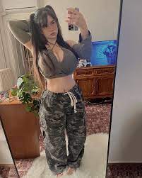 Sarah Bustani - Free nude pics, galleries & more at Babepedia